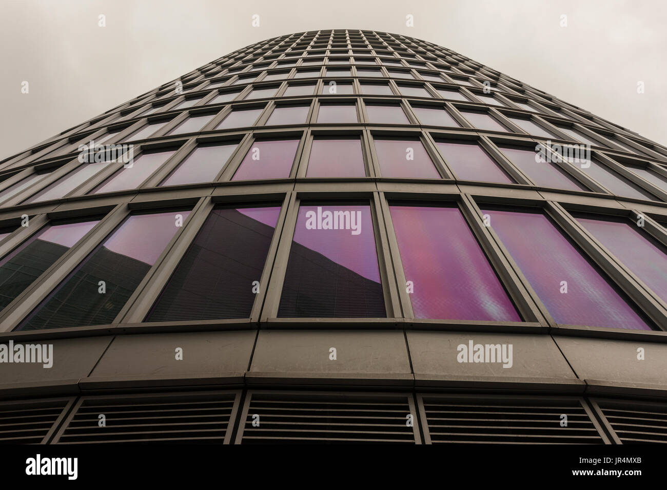 Eine Bodengleiche Blick hinauf zu The Eye, Bristol. Stockfoto