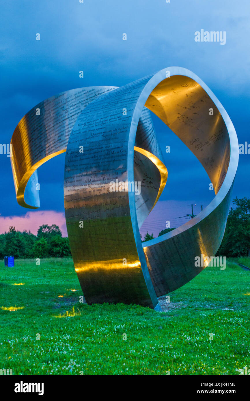 Genf, Schweiz - 8. Juni 2016: The Globe of Science & Innovation im Forschungszentrum CERN, Heimat des Large Hadron Collider (LHC). Die Skulptur wurde Stockfoto