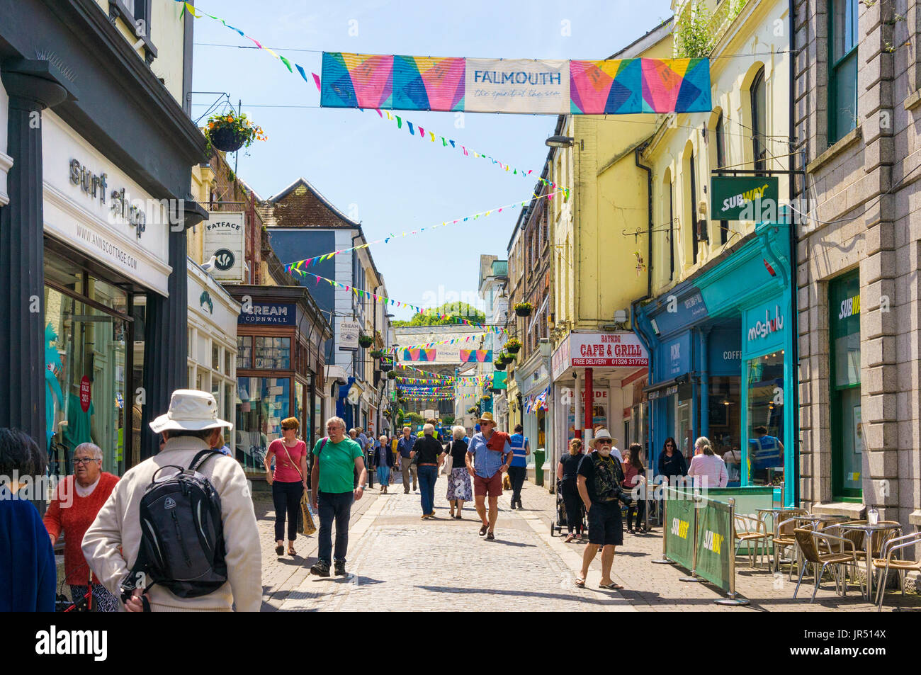 Falmouth, Cornwall, UK-geschäftigen Stadtzentrum Shopping Street, High Street Falmouth Großbritannien im Sommer Stockfoto