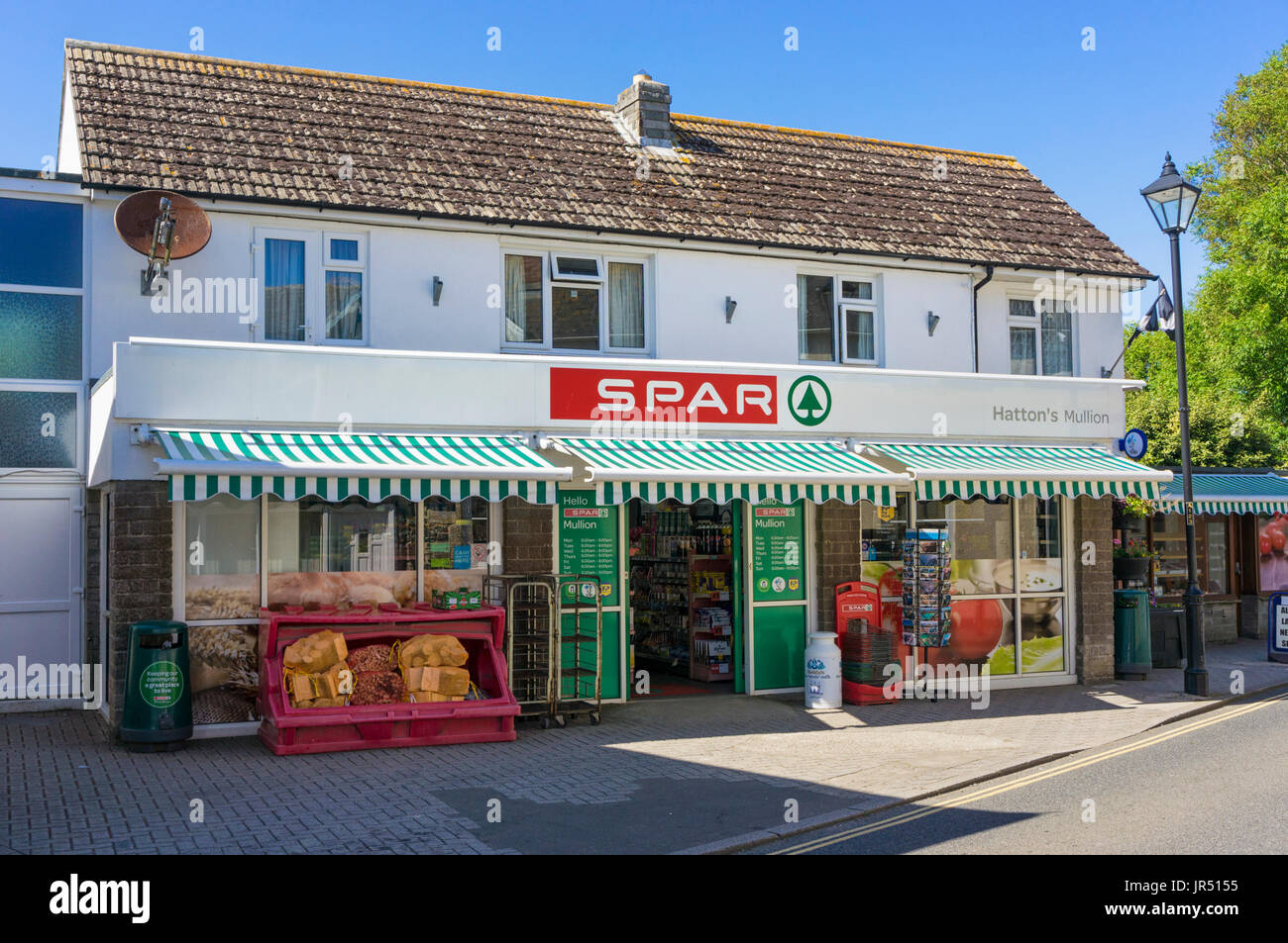 Spar Supermarkt in einem kleinen Dorf, England, Großbritannien Stockfoto