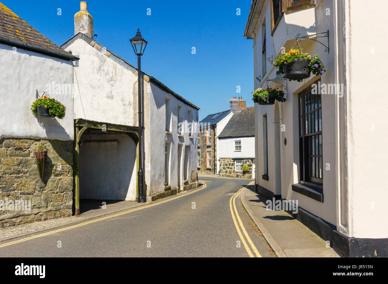 Village UK-Englisch Dorfstraße in Mullion, Lizard Halbinsel, Cornwall, England, Großbritannien Stockfoto