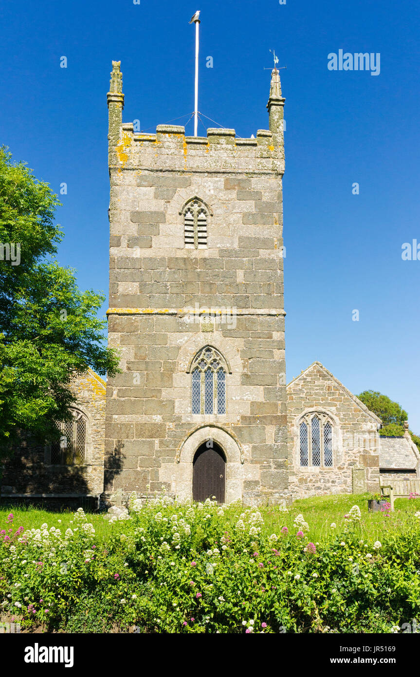 St Mellanus Kirche, cadgwith, Cornwall, UK - eine Grad 1 gelisteten englischen Kirche mit Norman Architektur, romanische Dorfkirche aus dem 13. Jahrhundert Stockfoto