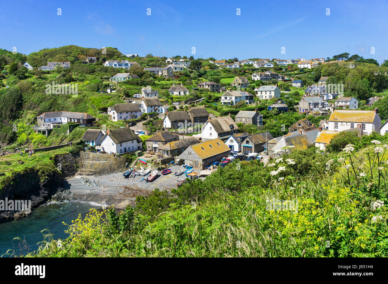 Küste von Cornwall Dorf in der Cadgwith Cove, Lizard Halbinsel, Cornwall, Großbritannien Stockfoto