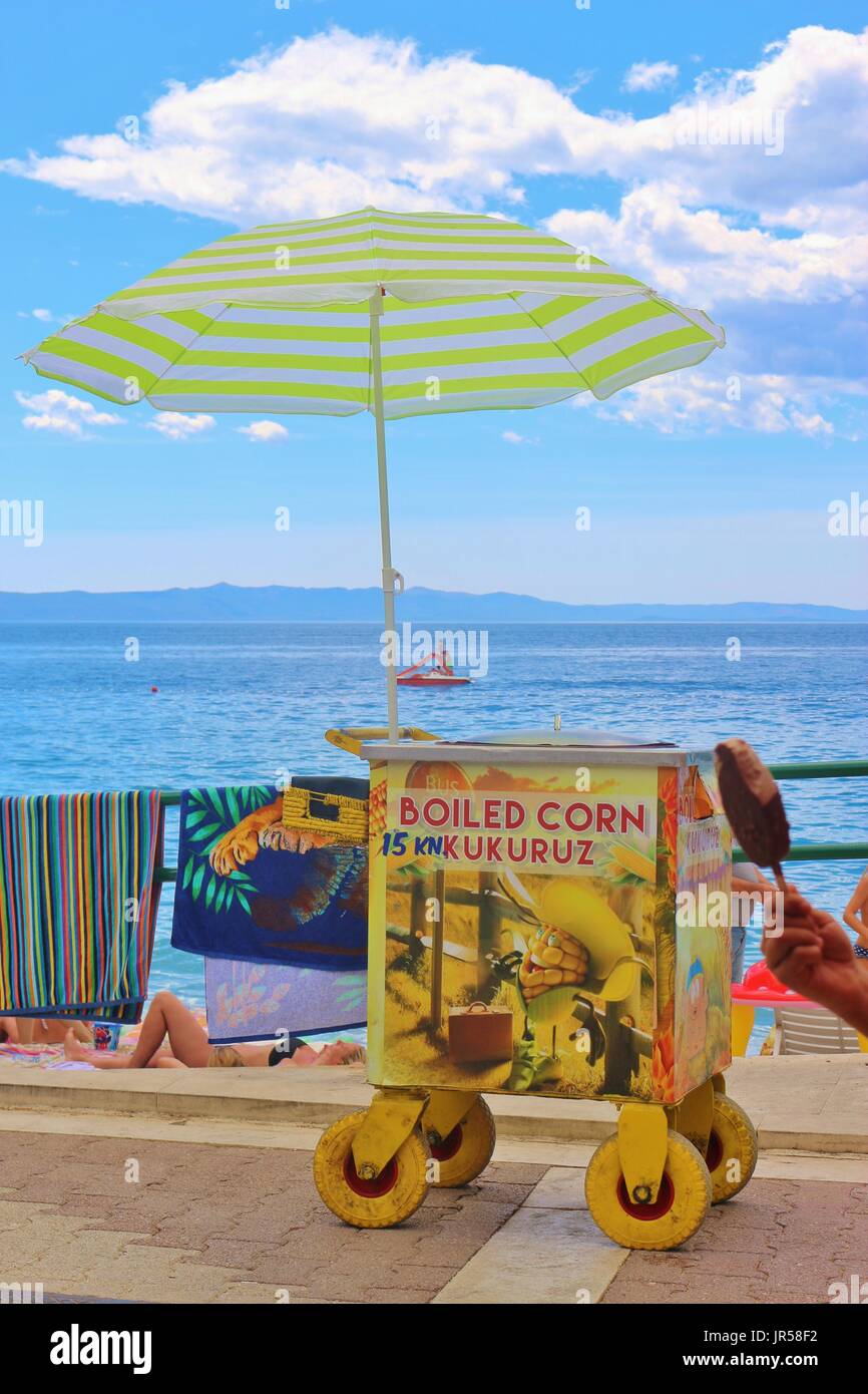 Popcorn-Wagen auf den Strand von Tucepi in der Nähe von Makarska, Kroatien. Süd-Ast Europa. Stockfoto