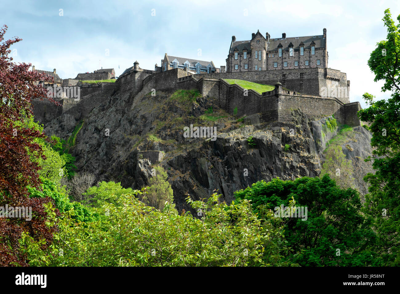 Blick auf die Burg von Edinburgh, Princes Street Gardens, Edinburgh, Schottland, Vereinigtes Königreich Stockfoto