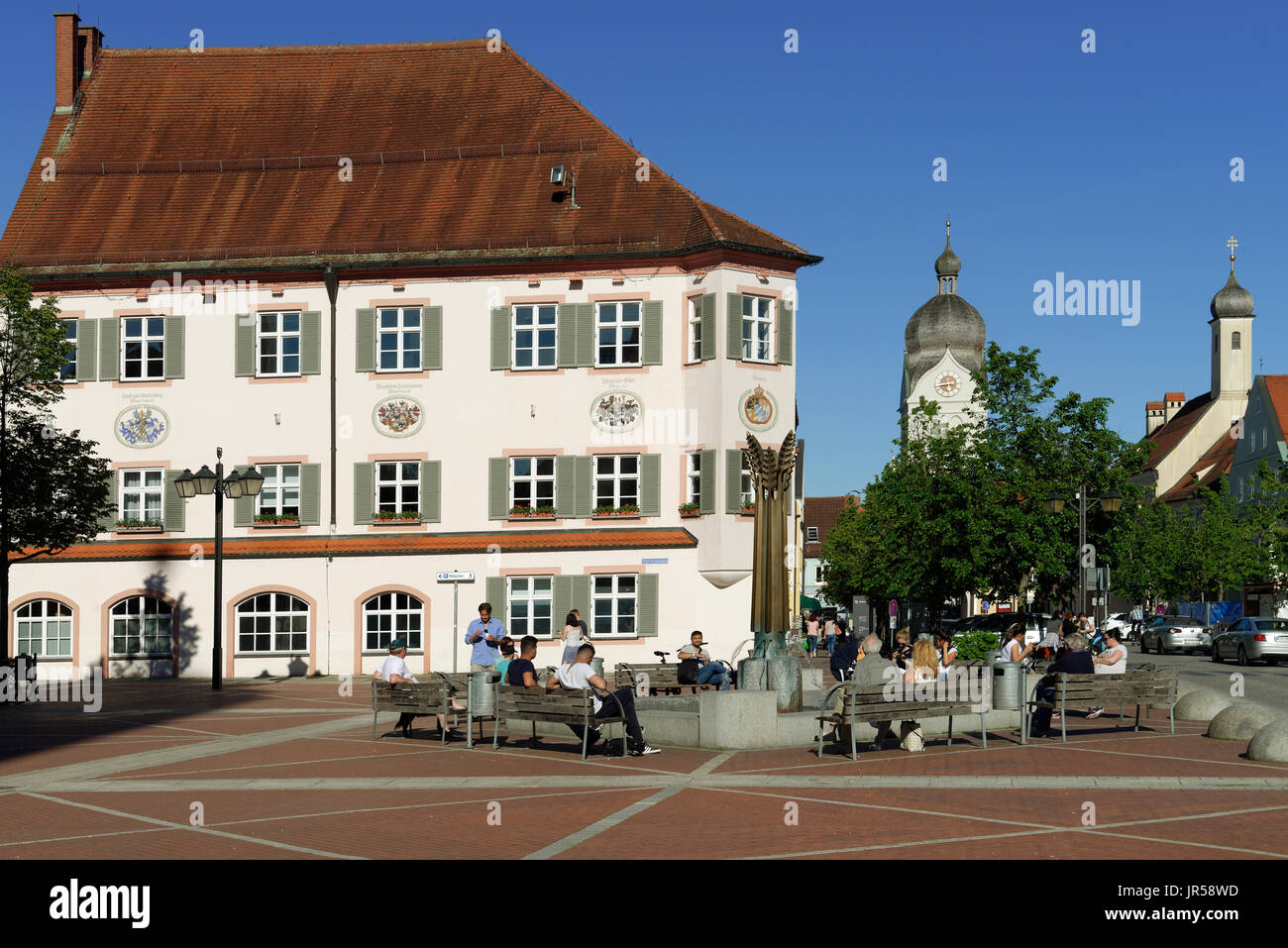 Rathaus Grafenstock am Schrannenplatz, in der Rückseite Schöner Turm, Erding, Oberbayern, Bayern, Deutschland Stockfoto