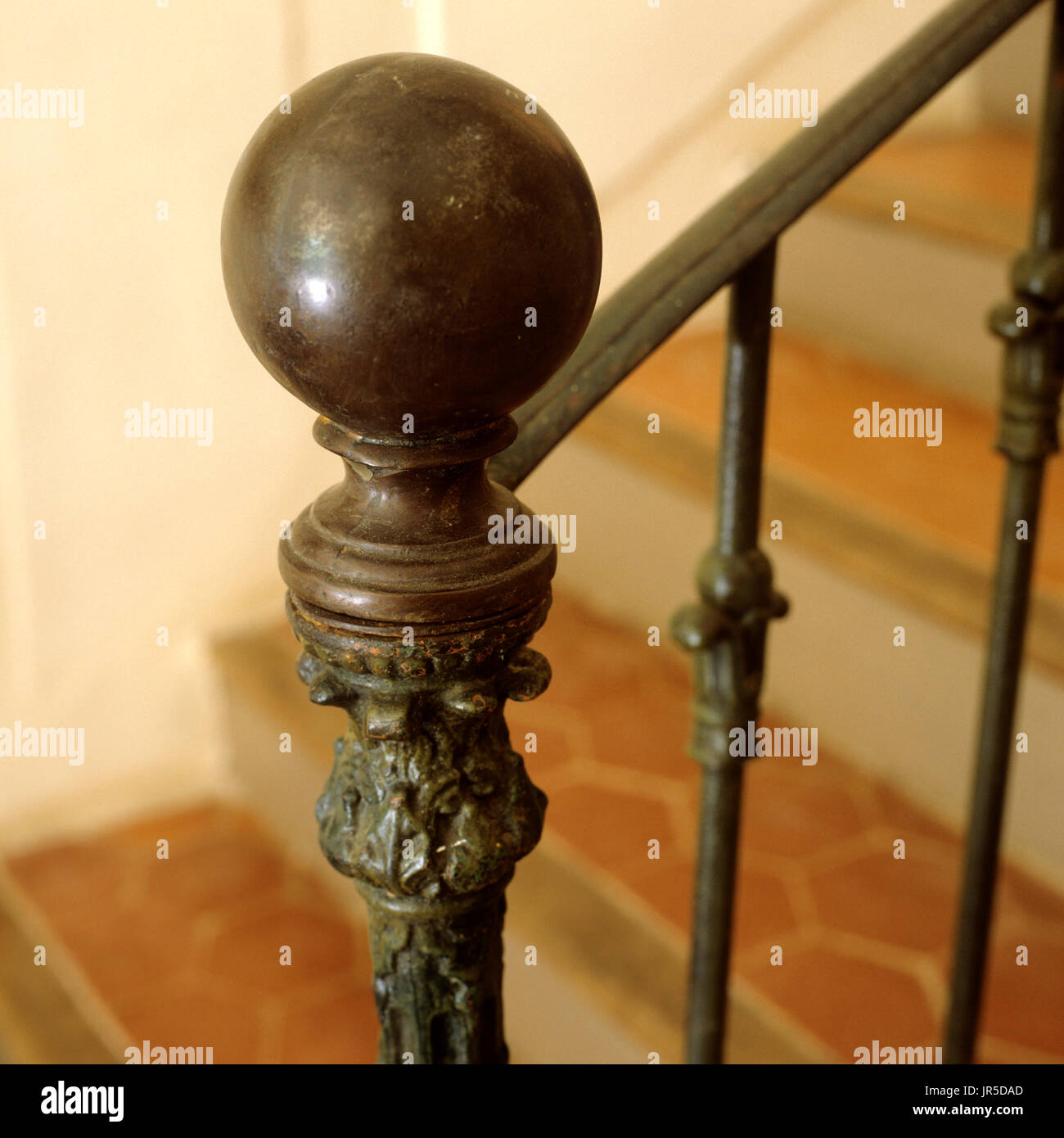 Nahaufnahme des Reglers auf Treppe Geländer Stockfoto