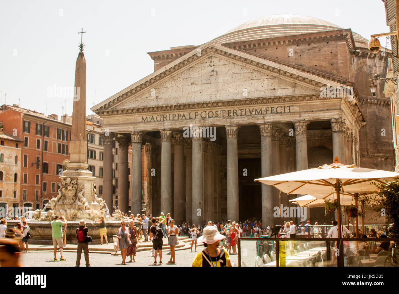 Das Pantheon - Bedeutung "jeder Gott" - wurde als einen Tempel für alle Götter des antiken Rom in Auftrag gegeben, und 126 n. Chr. von Kaiser Hadrian wieder aufgebaut Stockfoto