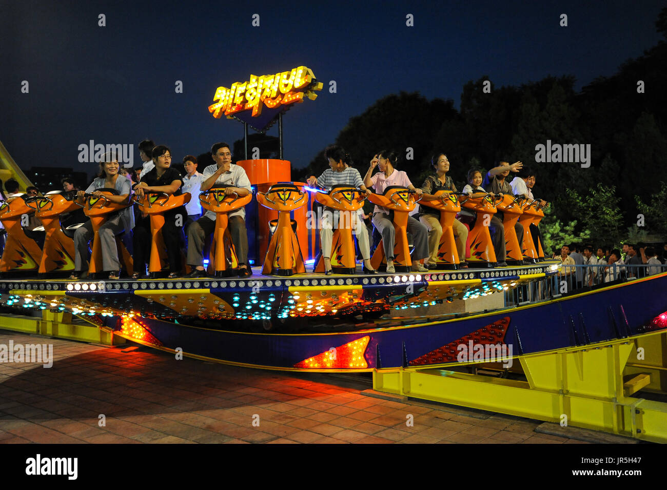 10.08.2012, Pyongyang, Nordkorea, Asien - ein Spaß für die Nordkoreaner Fahrt im Kaeson Jugend Park in Pjöngjang. Stockfoto