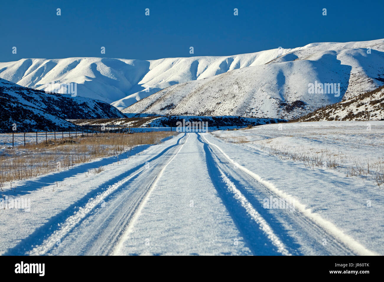 Hawkdun Range und verschneiten Strecke fällt Dam, Maniototo, Central Otago, Südinsel, Neuseeland Stockfoto