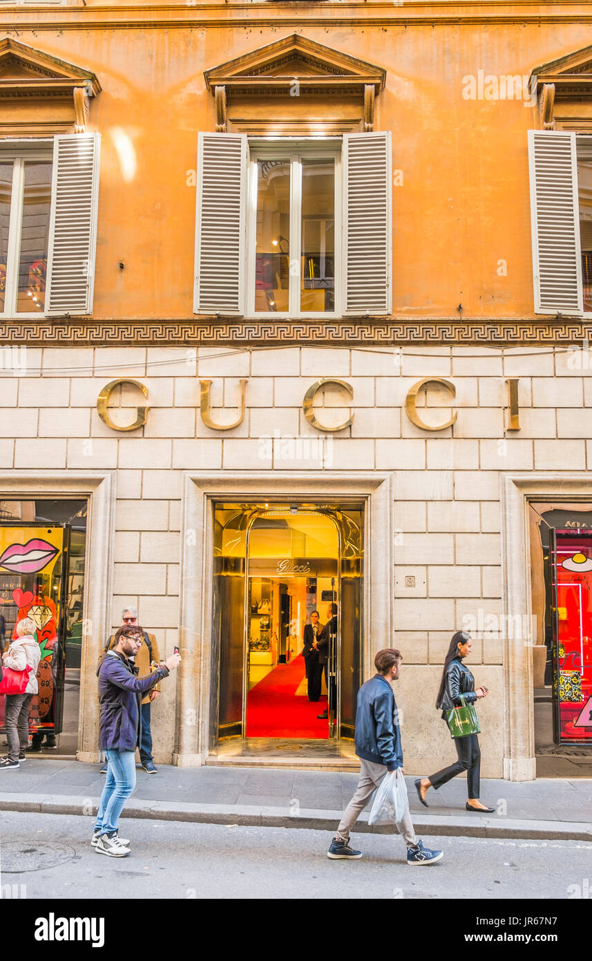 Street Scene vor Gucci store Stockfoto