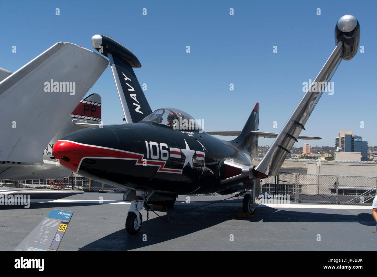 Eine Grumman F9F Panther auf dem Flugdeck der USS Midway, San Diego, Kalifornien. Stockfoto