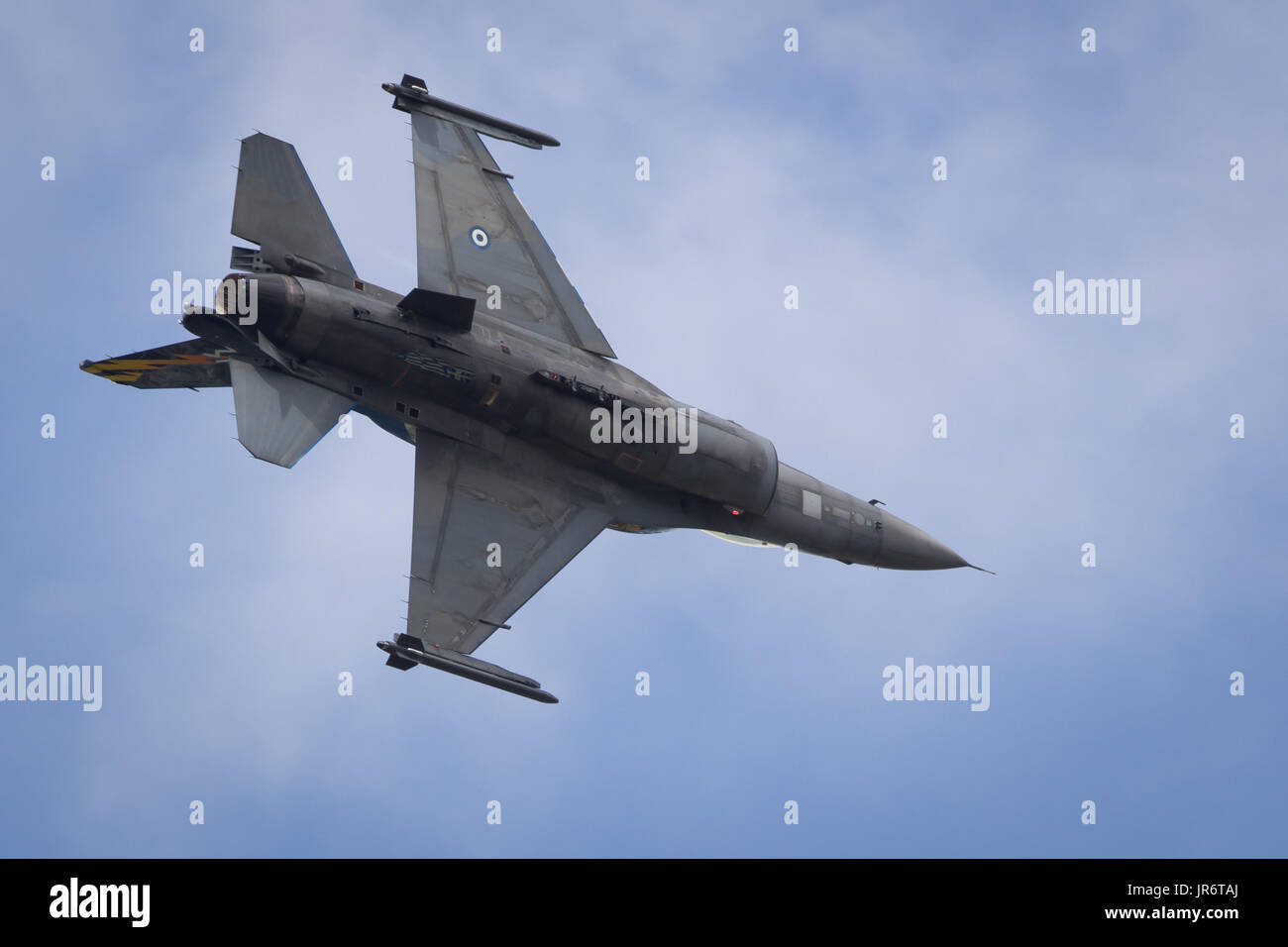 Fairford, Gloucestershire, UK - 10. Juli 2016: Griechische Luftwaffe Lockheed Martin, General Dynamics F-16 Fighting Falcon komplettiert seine Aerobatic Display Stockfoto