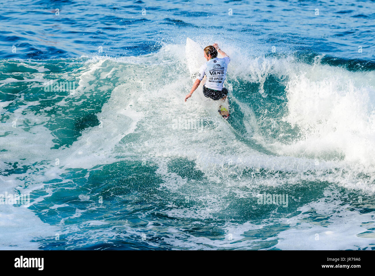 Huntington Beach, USA. 03. August 2017. Surfer konkurrieren auf dem 2017 VANS US Open des Surfens. Credit: Benjamin Ginsberg/Alamy Leben Nachrichten. Stockfoto