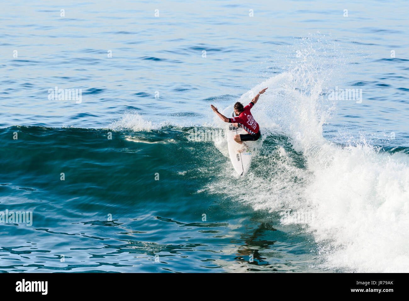 Huntington Beach, FL, USA. 3. August 2017. Frederico Moral (PRT) konkurriert bei der 2017 VANS uns Open of Surfing. Bildnachweis: Benjamin Ginsberg/Alamy Live-Nachrichten. Stockfoto
