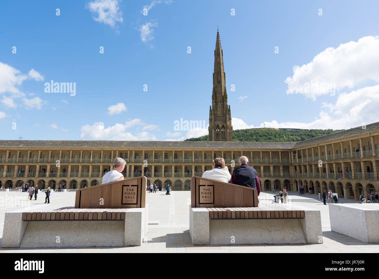 Sonnigen Tag am Stück Halle Heritage Center, Hallifax, West Yorkshire, UK. Die renovierten Grad 1 denkmalgeschützte Gebäude wurde einmal im 17. Jahrhundert tuch Trading Center. Stockfoto