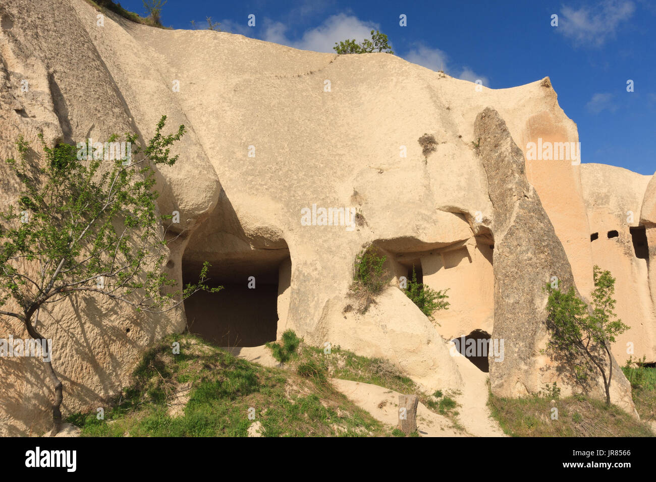 Horizontalen Schuss der Höhle Kirche in Kappadokien an sonnigen Tag erschossen Stockfoto