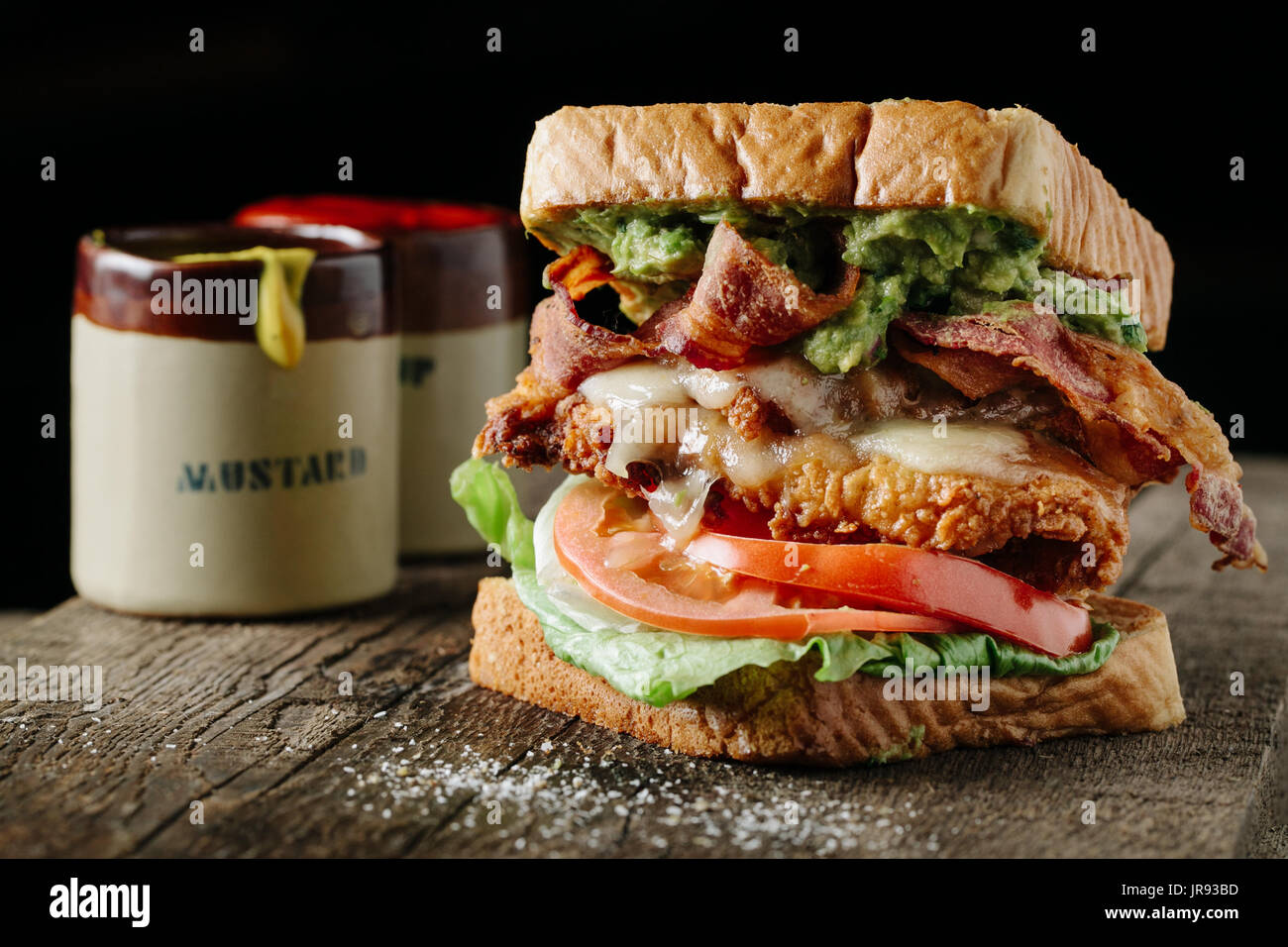 BLT-Sandwich mit Avocado Brathähnchen und Avocado gebratenes Huhn, Huhn und avocado Stockfoto