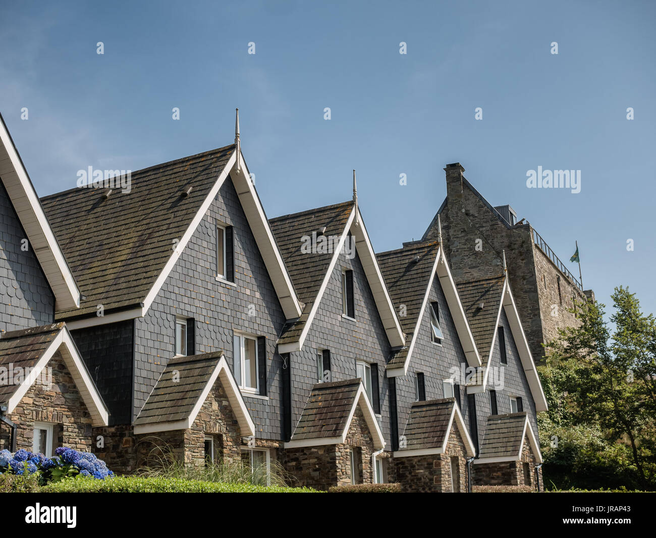 Baltimore Harbor Wohnungen im Sommer in Irland Stockfoto