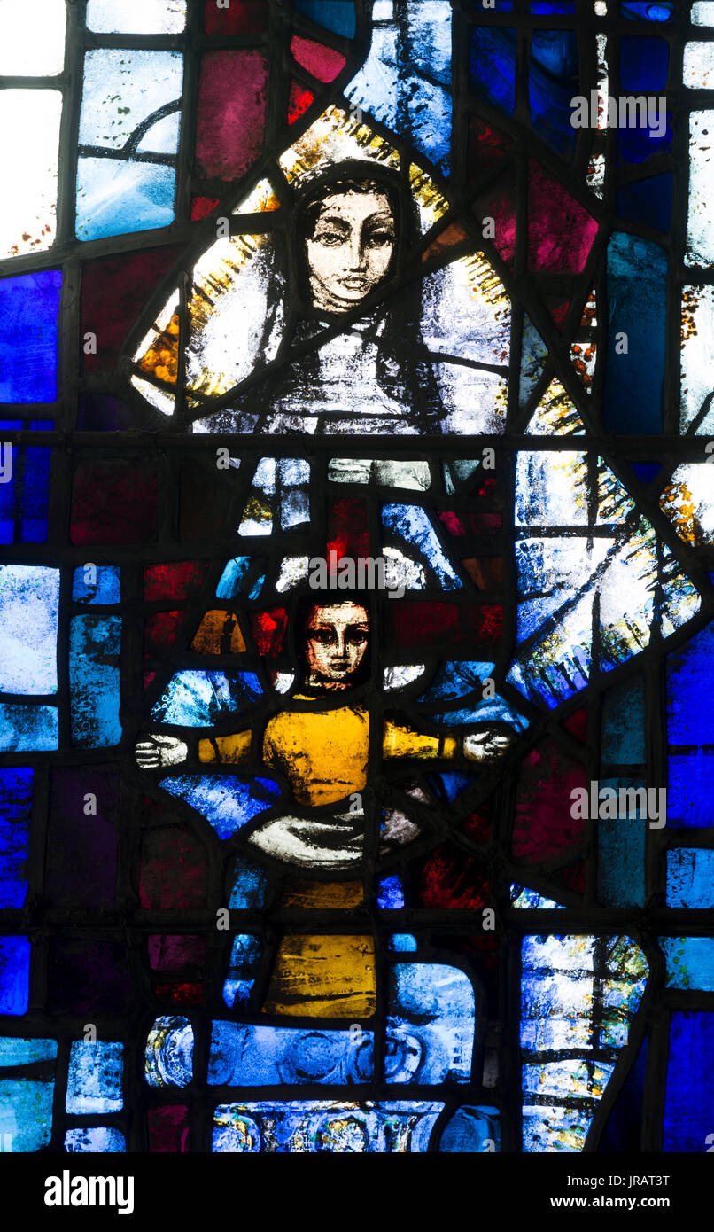 Moderne Glasfenster im All Saints Church, Braybrooke, Northamptonshire, England, UK Stockfoto