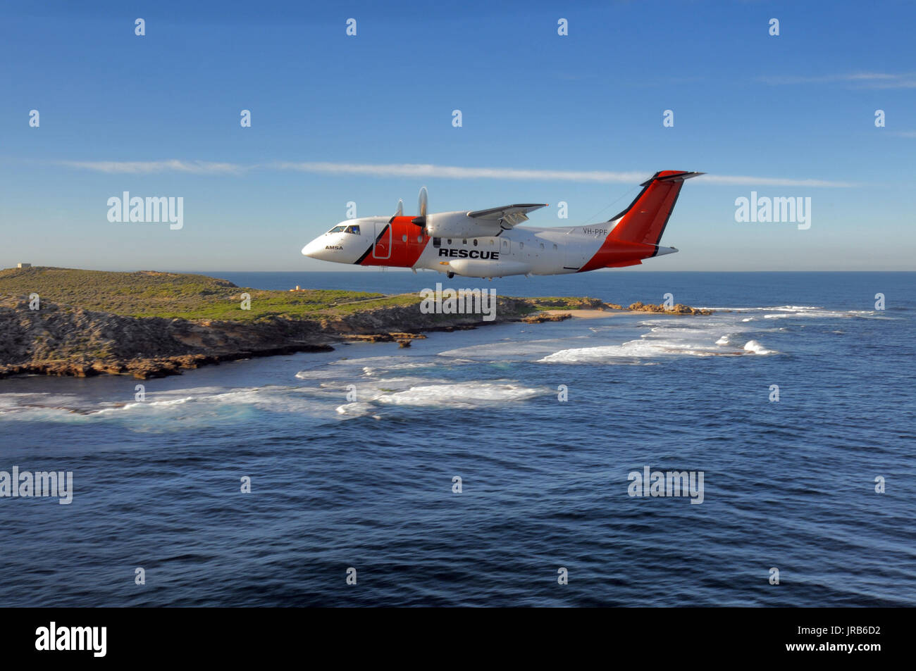 Air Fotos einer Dornier 328 von der Australian Maritime Safety Authority auf Patrouille vor der Küste von Western Australia. Stockfoto