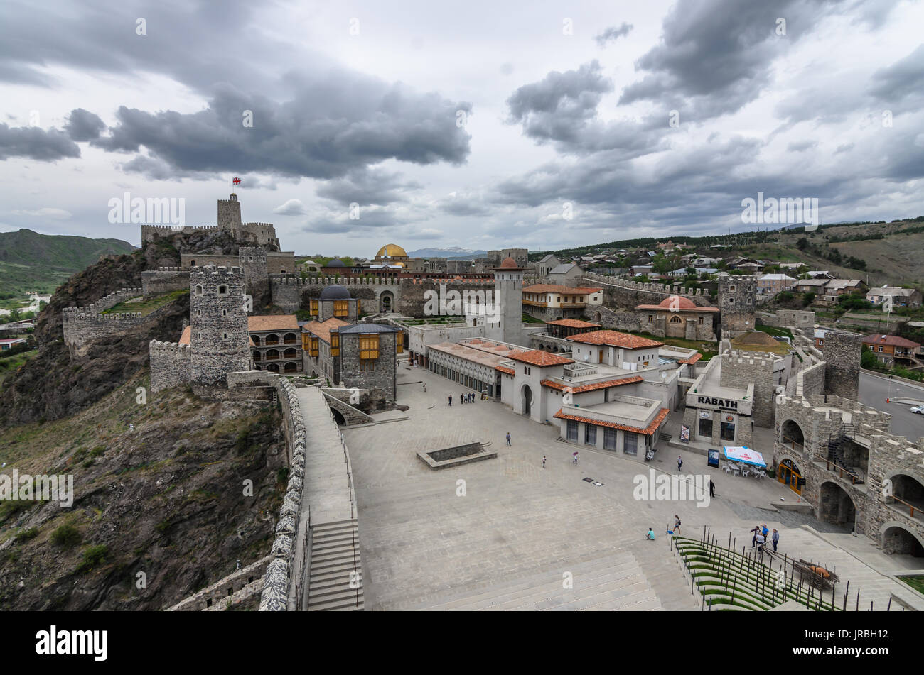 Panoramablick auf Rabath alten befestigten Komplex in Achalziche, Georgia. Renovierte mittelalterliche Burg. Stockfoto