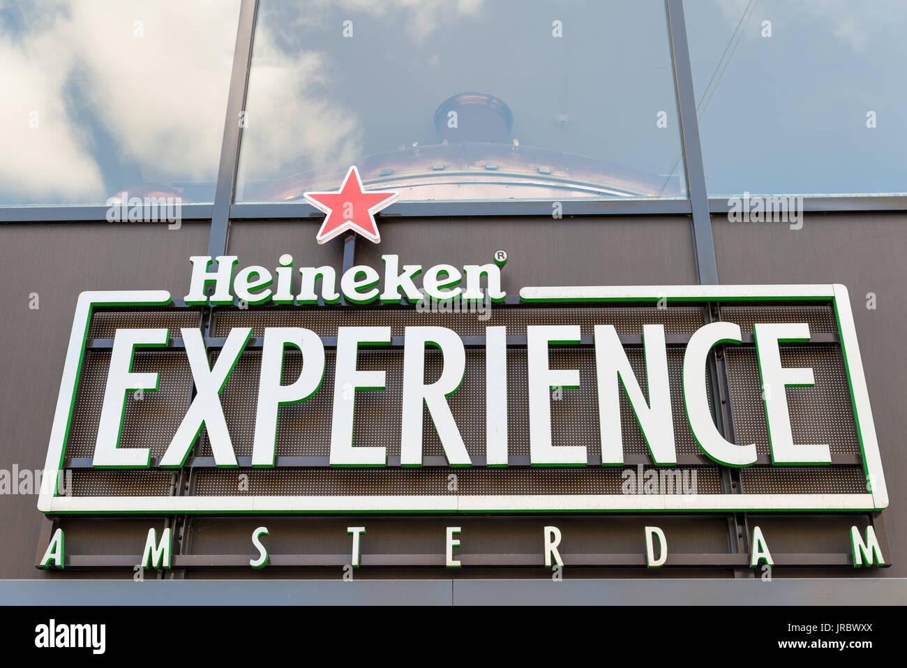 Amsterdam, Niederlande, 3. Mai 2016: Die Heineken Experience Logo, in Amsterdam, ist eine historische Brauerei- und Besucherzentrum für intern Stockfoto