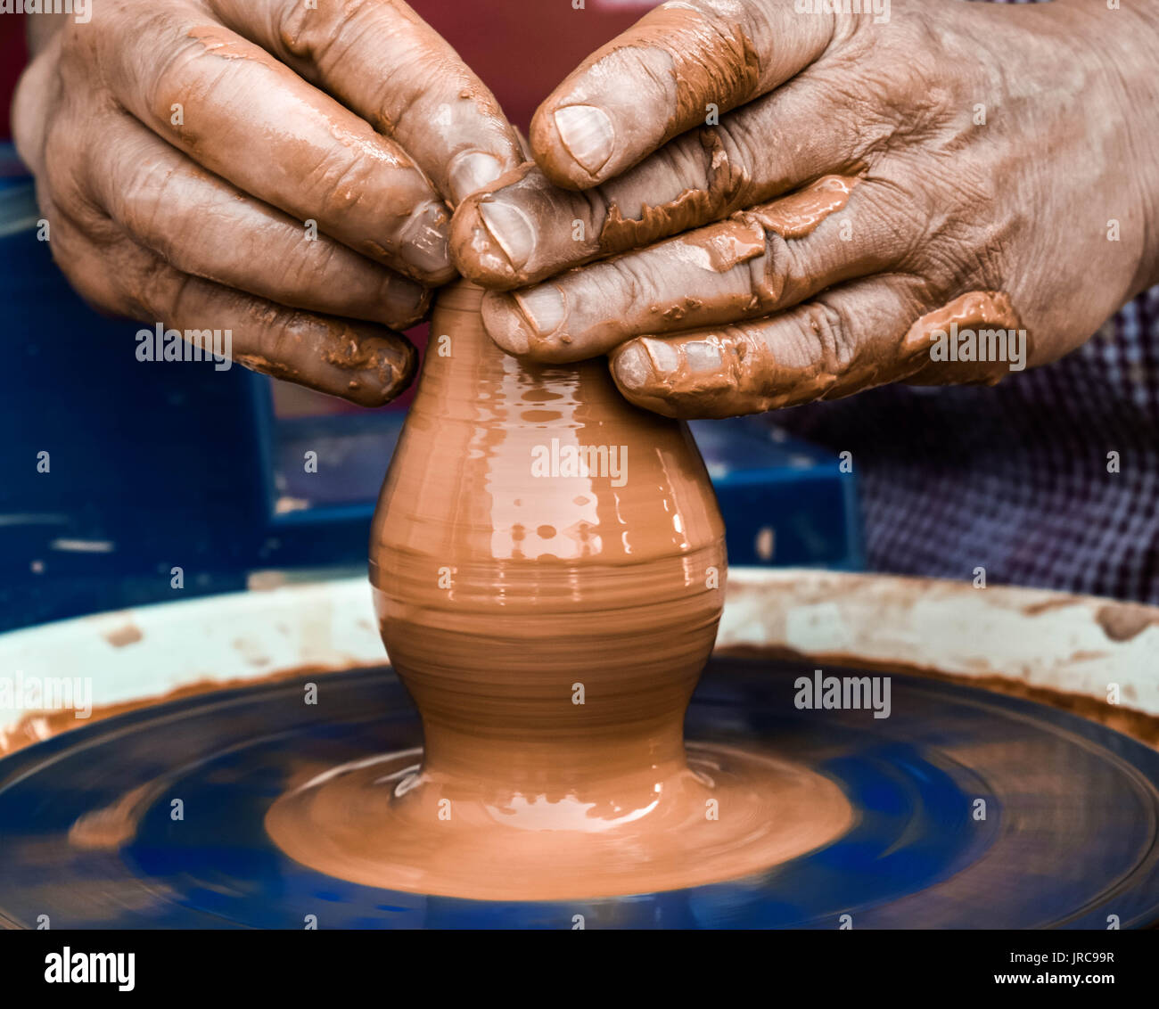 Keramik-Meister seiner Arbeit Stockfoto