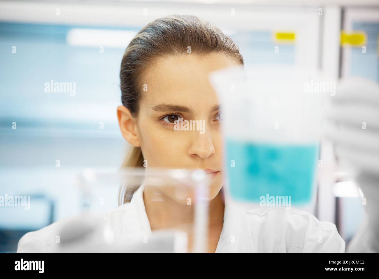 Forscher oder Wissenschaftler im Labor Stockfoto