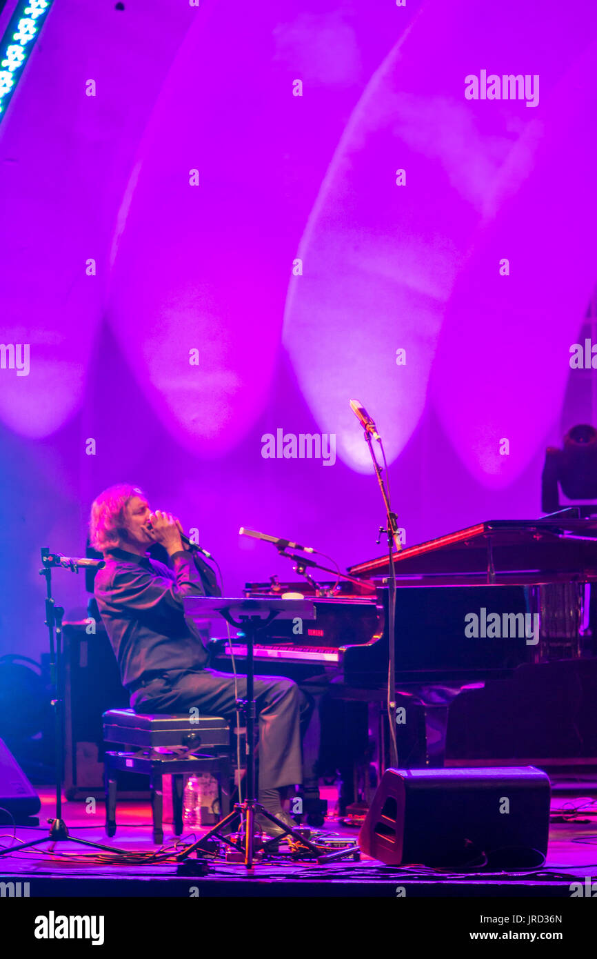 3. August 2017 - Brooklyn, NY Sänger Nellie McKay geöffnet für Béla Fleck und die flecktones Eine große Menschenmenge in den BRIC-Feiern Brooklyn! Festival a Stockfoto