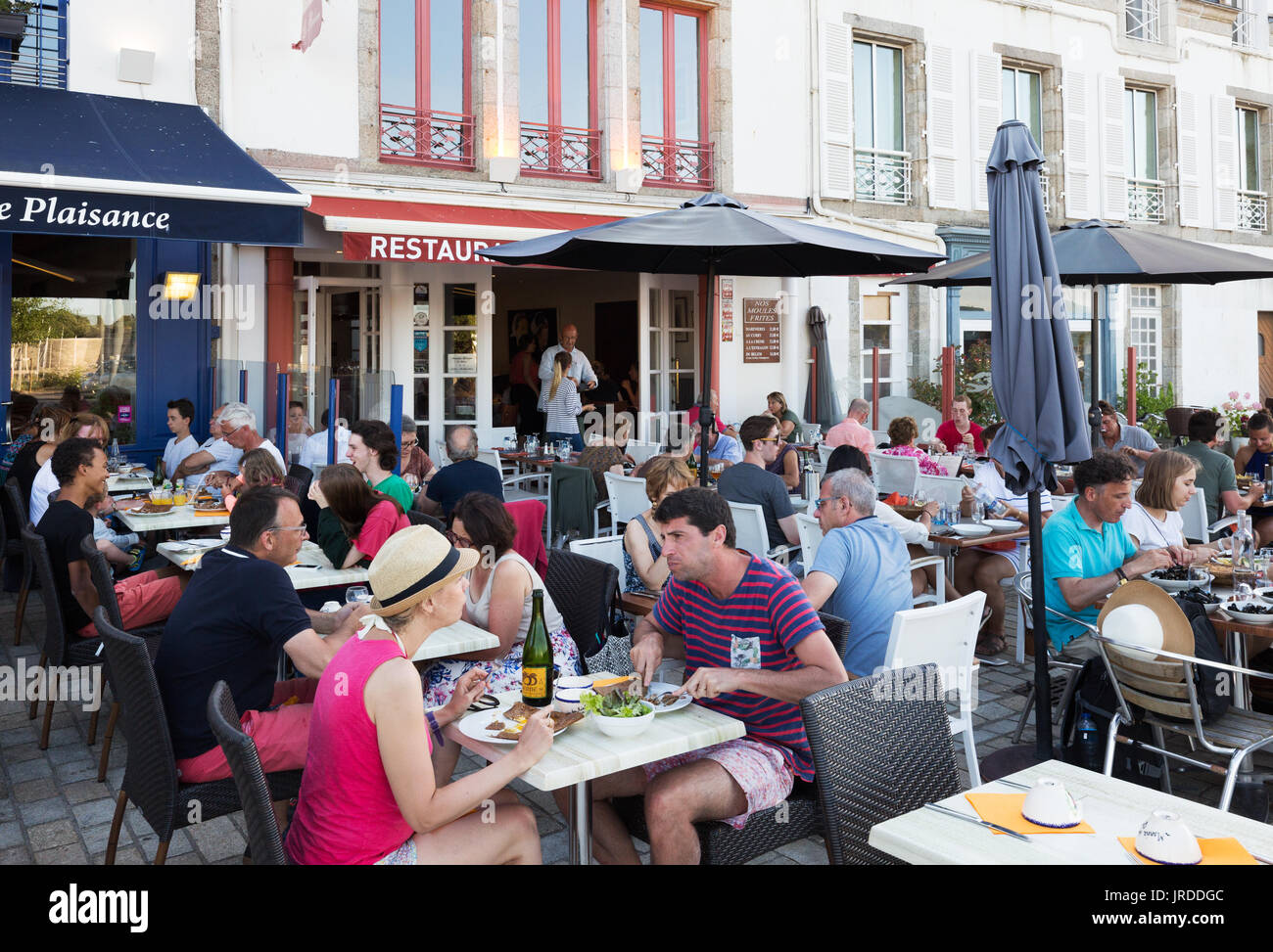 Frankreich Restaurant - Essen in einem Restaurant, Concarneau, Finistère, Bretagne Frankreich Stockfoto