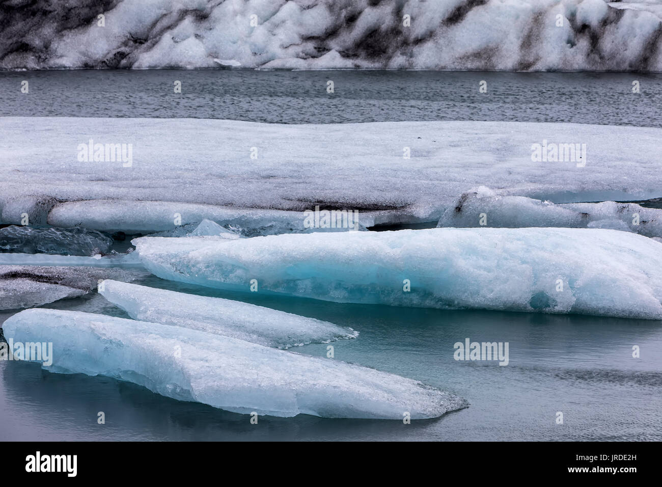 Eisberge schwimmen in Jökulsárlón Lagune von der südlichen Küste von Island Stockfoto