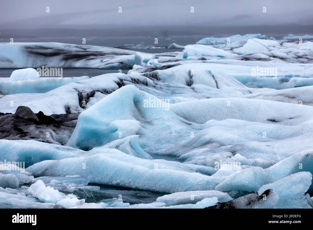 Eisberge schwimmen in Jökulsárlón Lagune von der südlichen Küste von Island Stockfoto