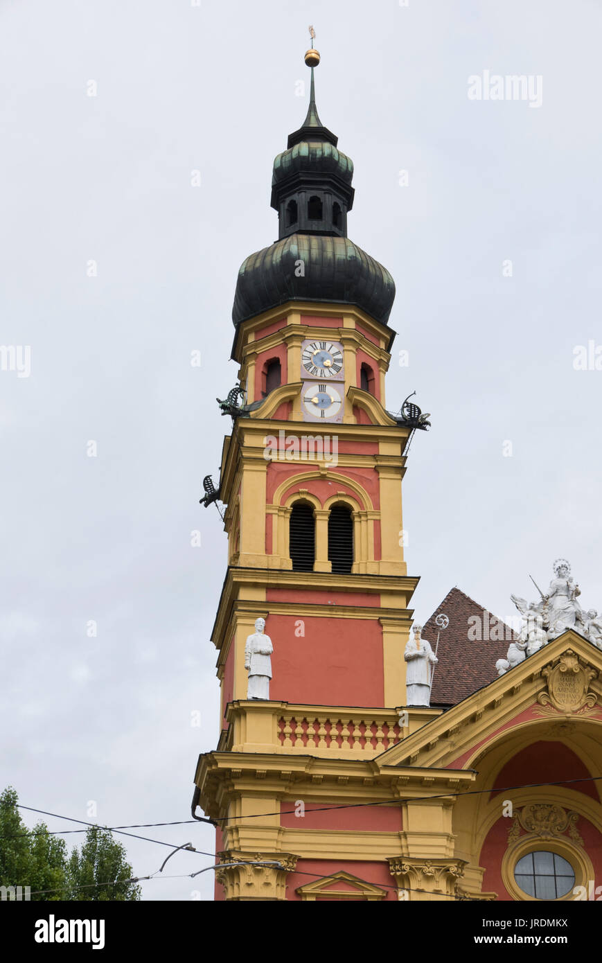 Der Glockenturm der Kirche Wilten, Innsbruck, Österreich Stockfoto