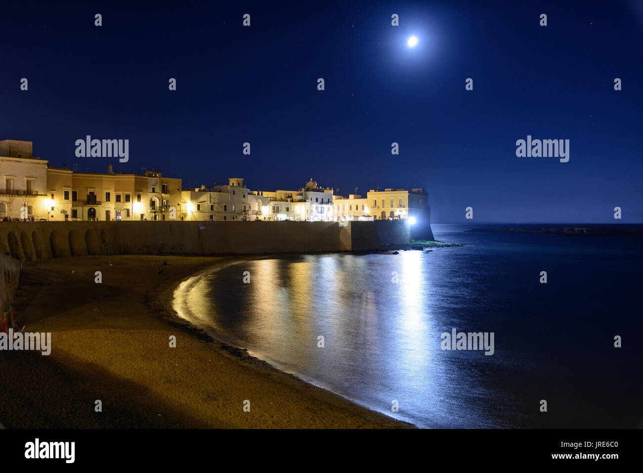Nacht Blick auf die Altstadt von Gallipoli in Apulien (Italien). Stockfoto