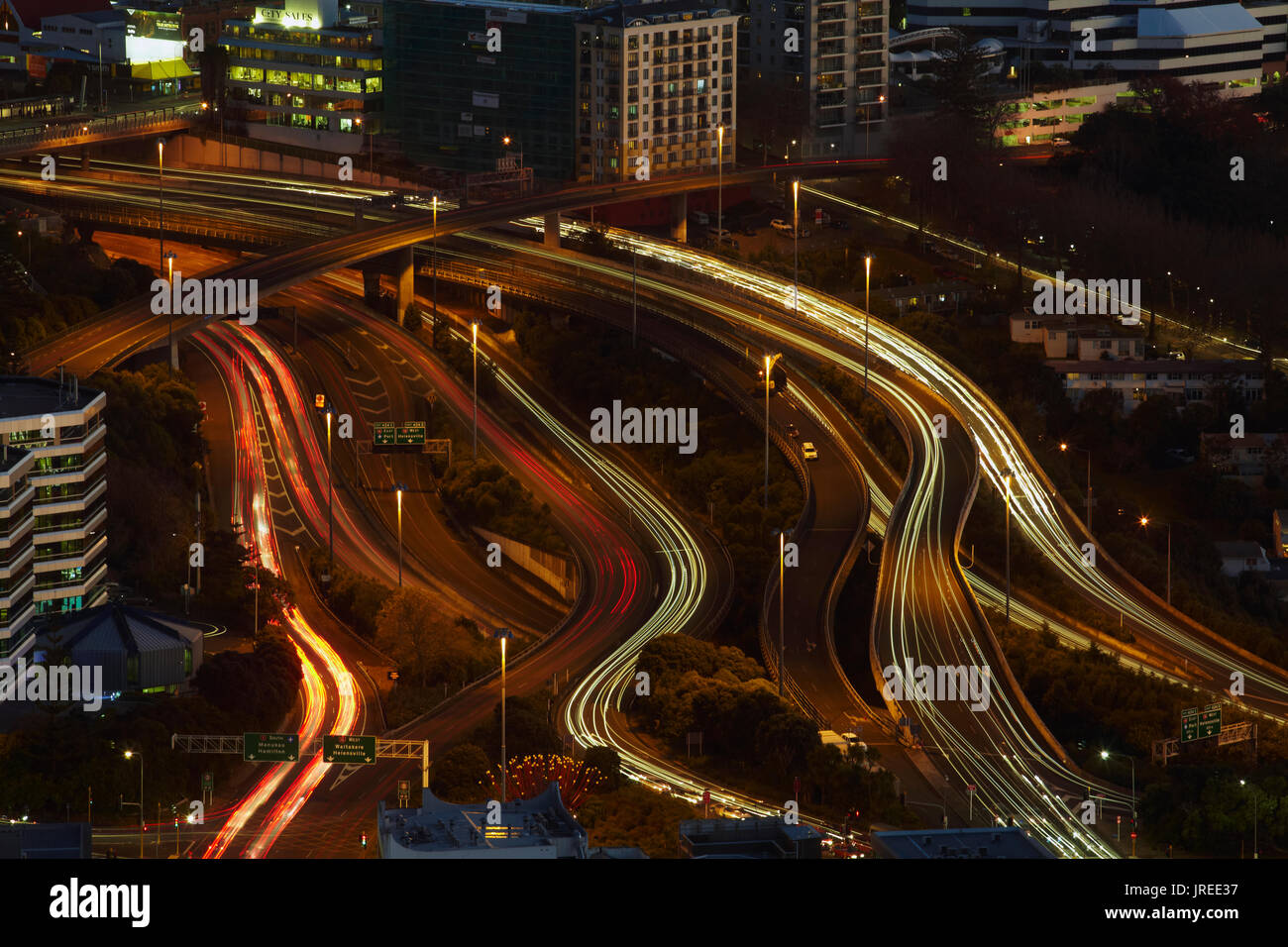 Autobahnen gesehen vom Sky Tower, Auckland, Nordinsel, Neuseeland Stockfoto