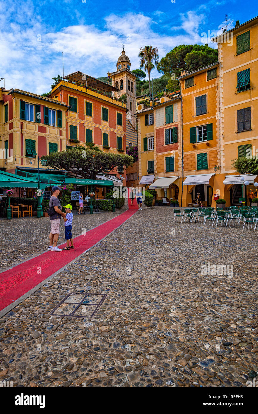 Italien Ligurien Monte Portofino Park - Portofino - die Piazzetta (roter Teppich - der längste rote Teppich in der Welt, die von Rapallo nach Portofino in einen Pfad von 8 kommt Km) Stockfoto