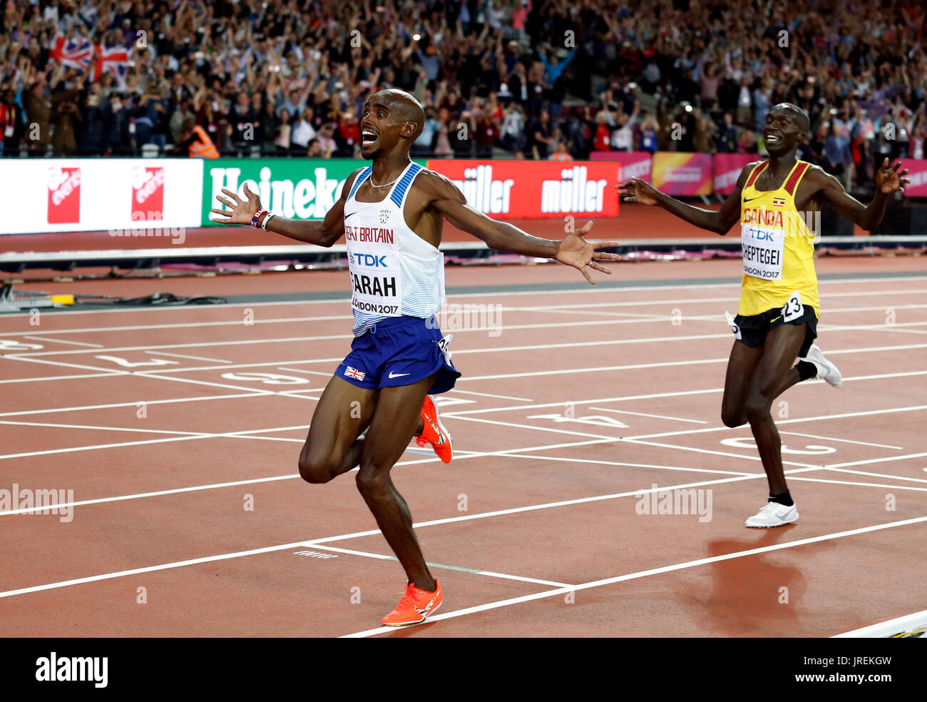 Der Brite Mo Farah gewinnt die Männer 10.000 m beim ersten Tag der IAAF Weltmeisterschaften 2017 im London Stadium. Stockfoto
