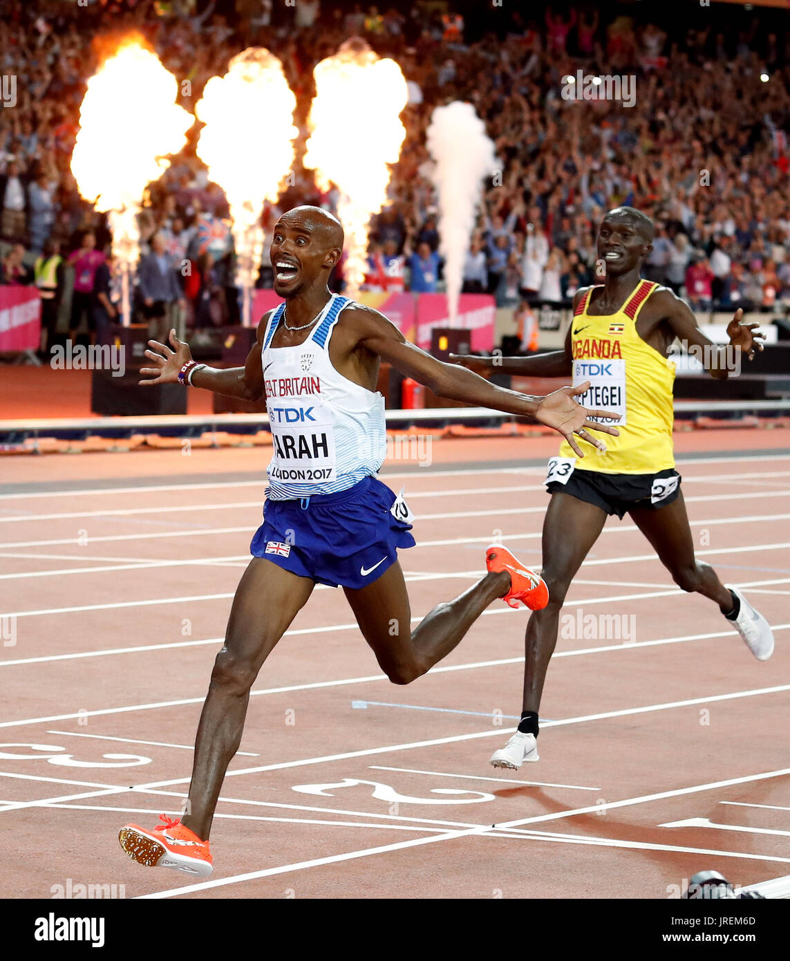 Der Brite Mo Farah gewinnt die Männer 10.000 m beim ersten Tag der IAAF Weltmeisterschaften 2017 im London Stadium. Stockfoto