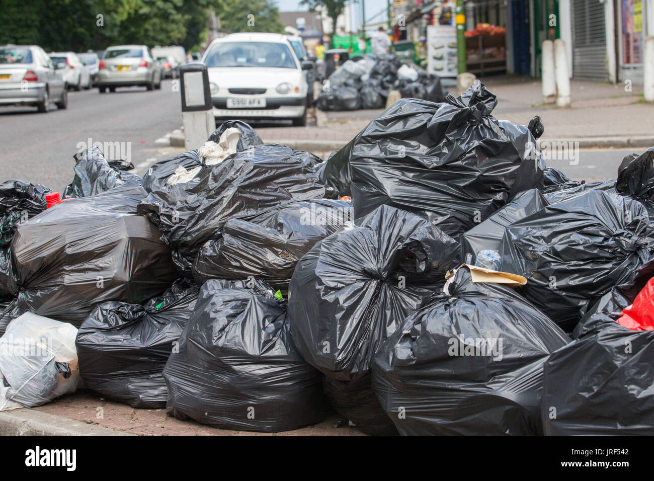 Verweigern Sie Müll Müll baut als Birmingham Council verweigern, die Sammler streiken. UK August 2017 Stockfoto