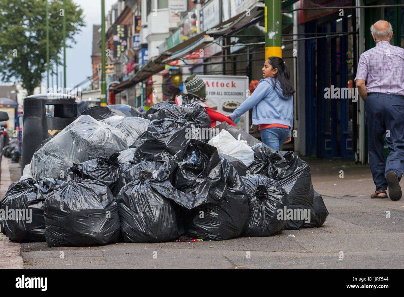 Verweigern Sie Müll Müll baut als Birmingham Council verweigern, die Sammler streiken. UK August 2017 Stockfoto