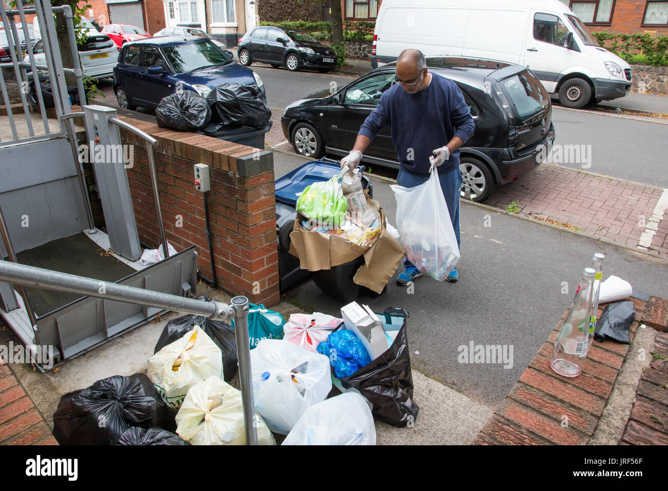 Verweigern Sie Müll Müll baut als Birmingham Council verweigern, die Sammler streiken. UK August 2017 Stockfoto