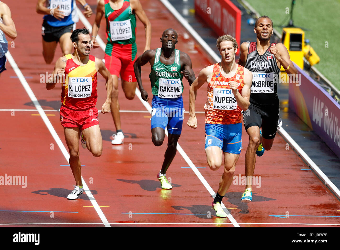 London, UK. 5. August 17. Kevin LÓPEZ, Thijmen KUPERS, Brandon MCBRIDE, Antoine GAKEME, im Wettbewerb mit der 800m Men Heat 2 auf 2017, IAAF World Championships, Queen Elizabeth Olympic Park, Stratford, London, UK. Bildnachweis: Simon Balson/Alamy Live-Nachrichten Stockfoto