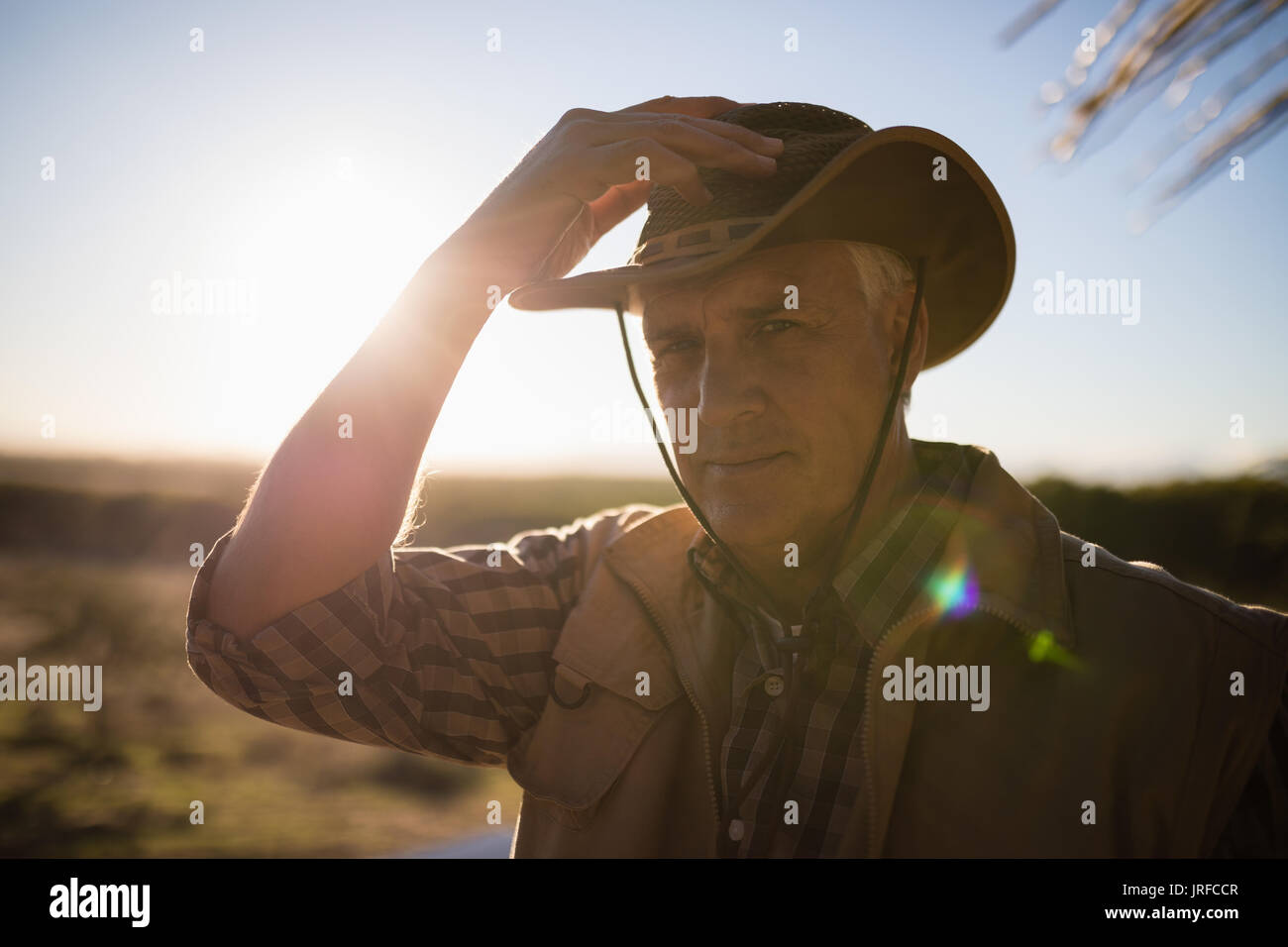 Porträt der Mann hat an einem sonnigen Tag Stockfoto