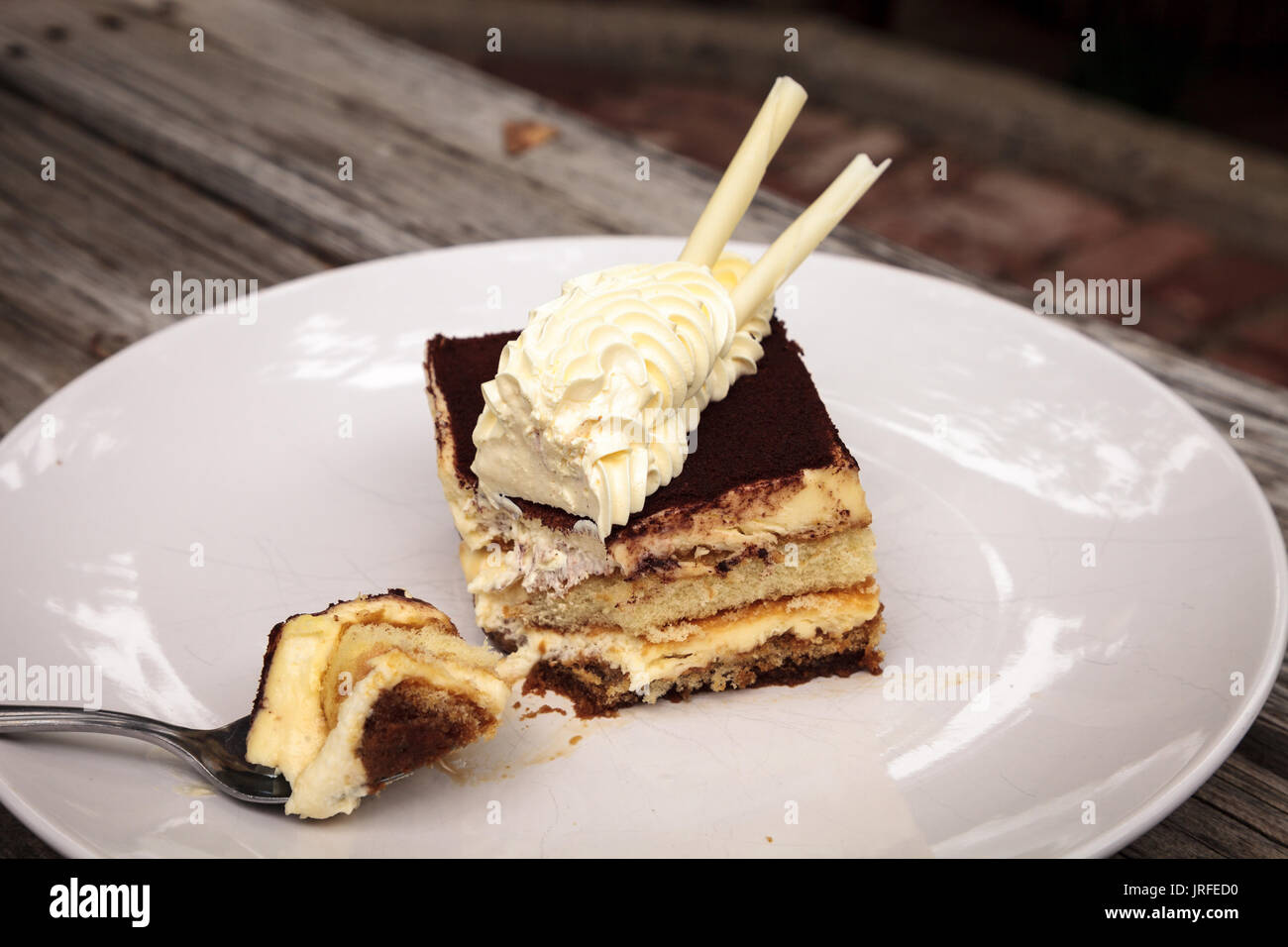 Cremige italienische Tiramisu mit einem Kaffee aromatisiert ...
