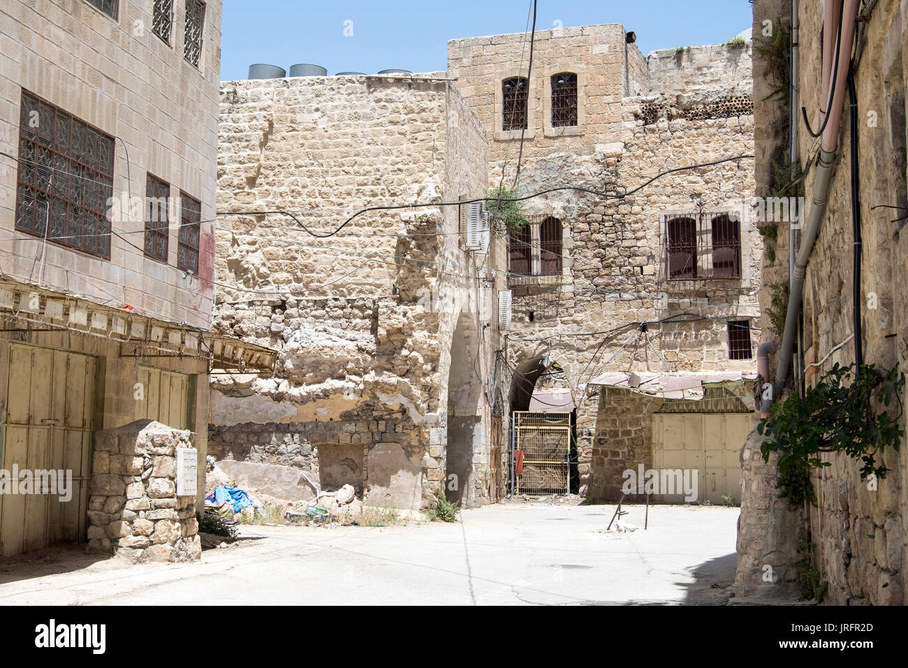 Einsame Shuhada Street, Hebron, West Bank, wo Palästinenser aufgrund der gewaltsamen Besetzung durch 850 israelische Siedler verboten sind Stockfoto