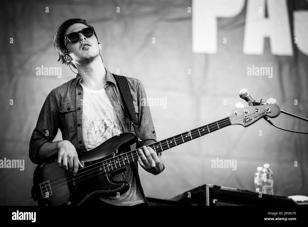 Passion Pit bei einem Musikfestival in British Columbia Kanada in Schwarz und Weiß. Stockfoto