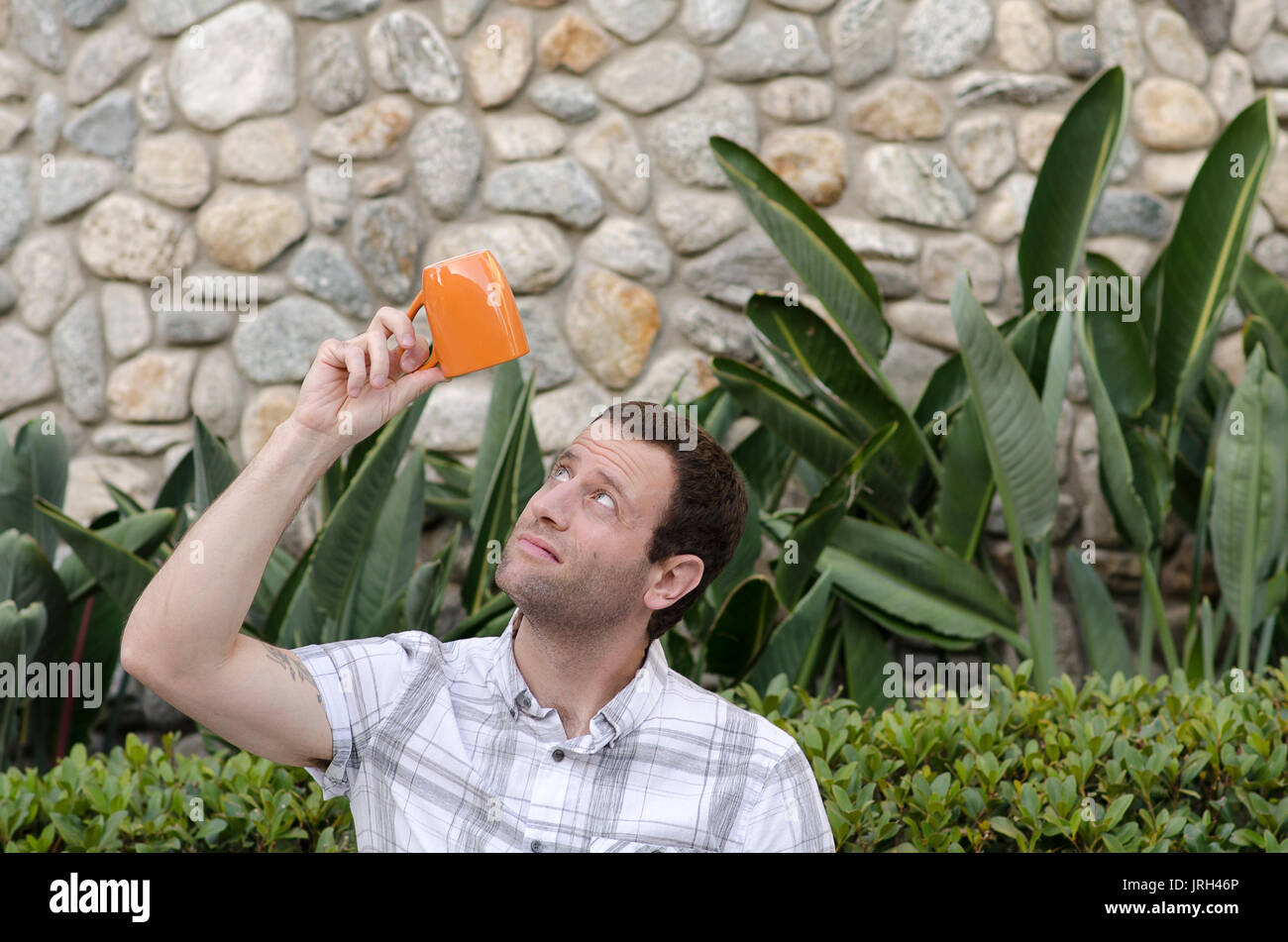 Letzte Tropfen Kaffee am Morgen. Stockfoto