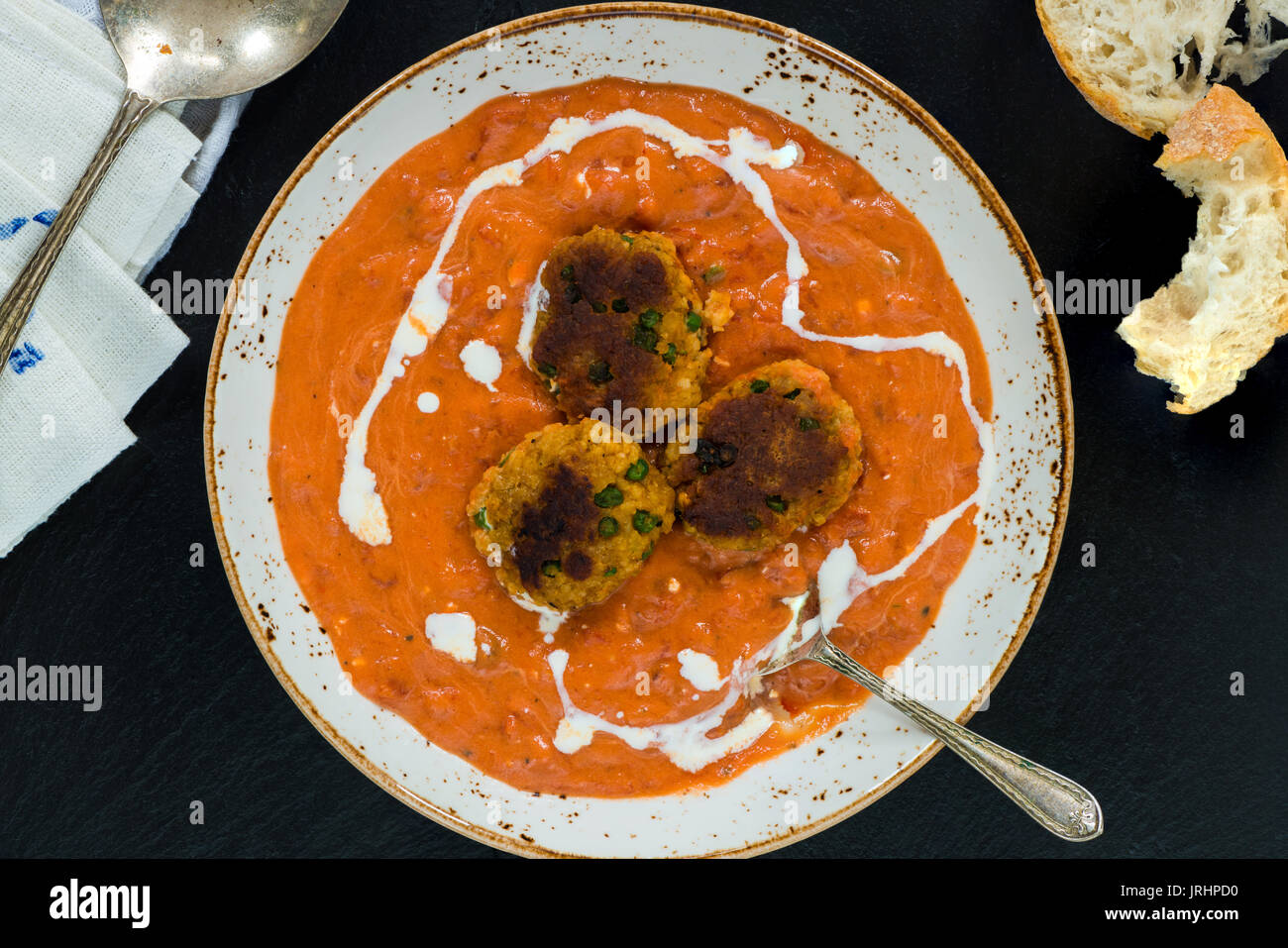 Thailändische Krabbenküchlein und Biskuit - Hohe Betrachtungswinkel Stockfoto