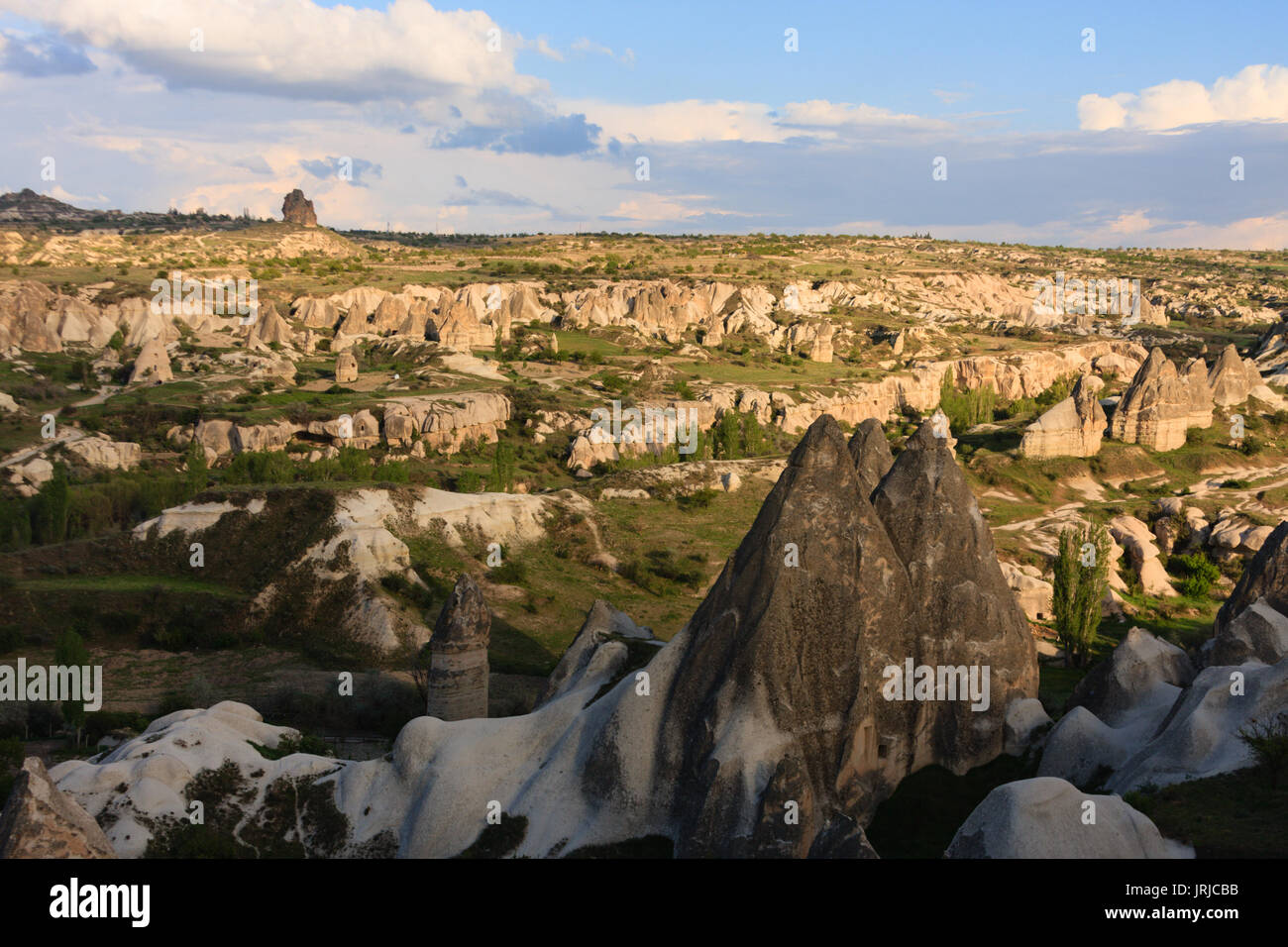 Horizontalen Schuss der Landschaft von Kappadokien mit Feenkamine Stockfoto